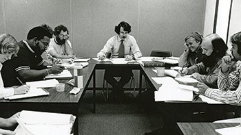 Professors Sheldon Frankel (center left) and David Roberts (center) teach a class in the early days of the law school in the 1970s.